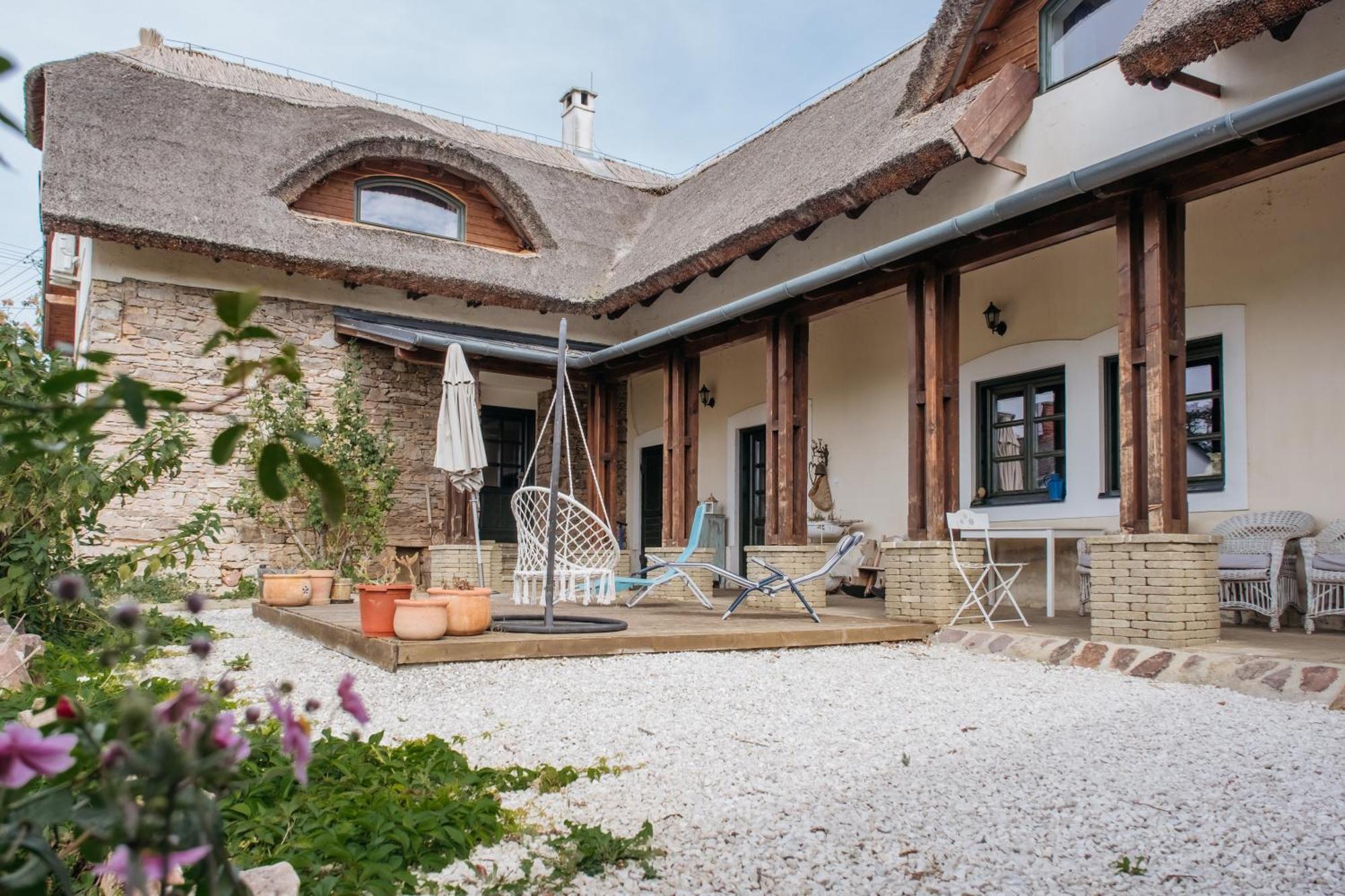 Cselling Udvarház Révfülöp Exteriér fotografie