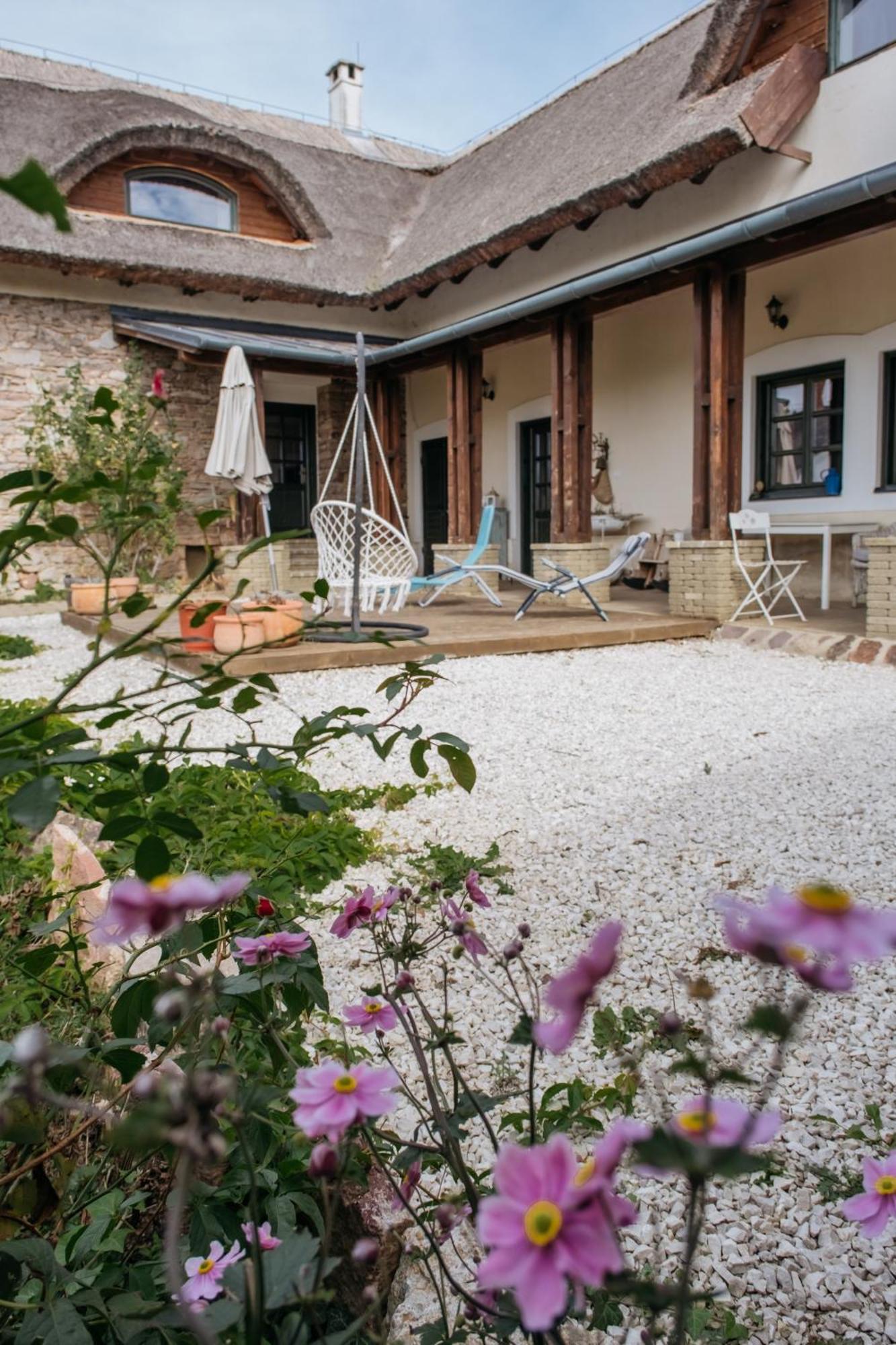 Cselling Udvarház Révfülöp Exteriér fotografie